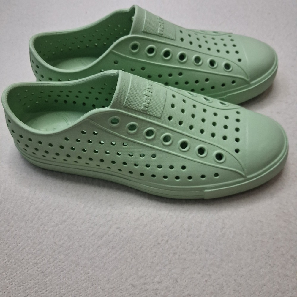 Native Lightweight Light Green Sage Algae Slip‎ On Sneakers Mens 4 Womens 6